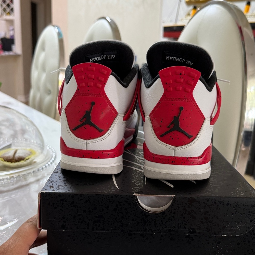 Jordan Sneakers White Red Black - Picture 3 of 4